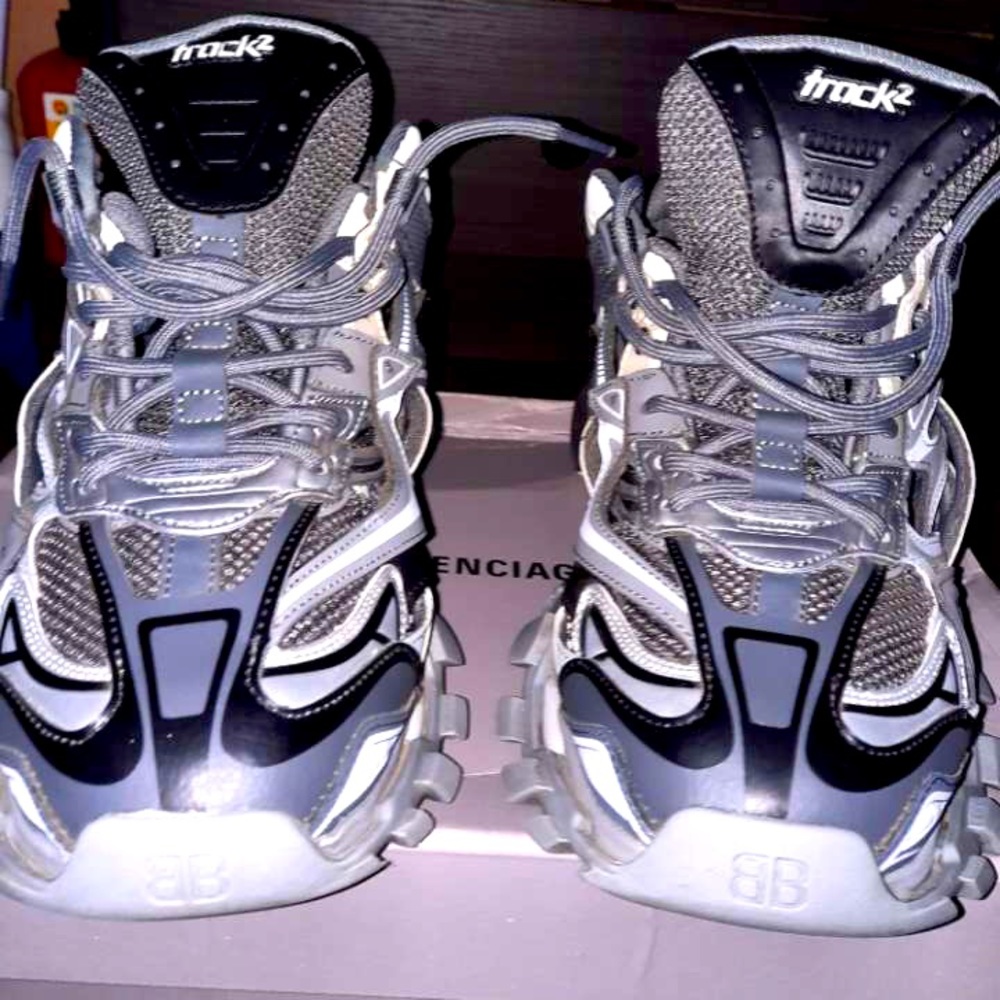 Balenciaga track2